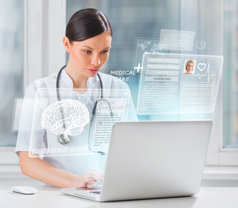 女医生扫描病人的大脑