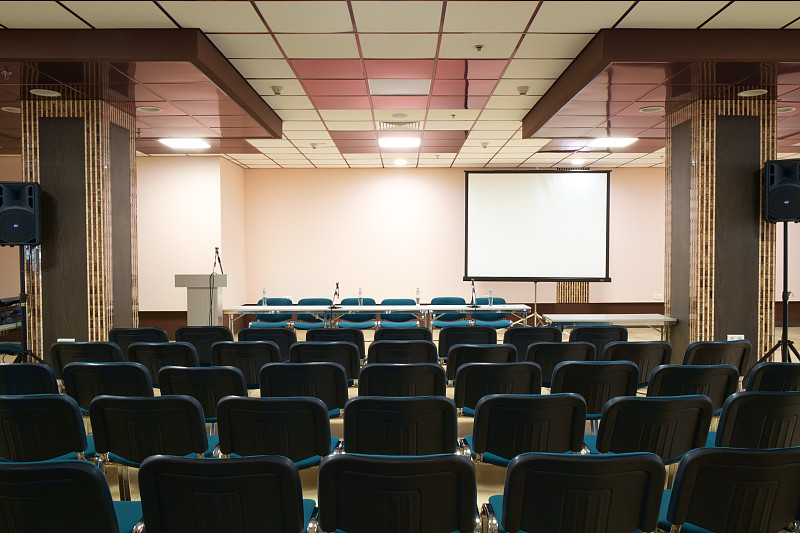 空出演示室准备开会