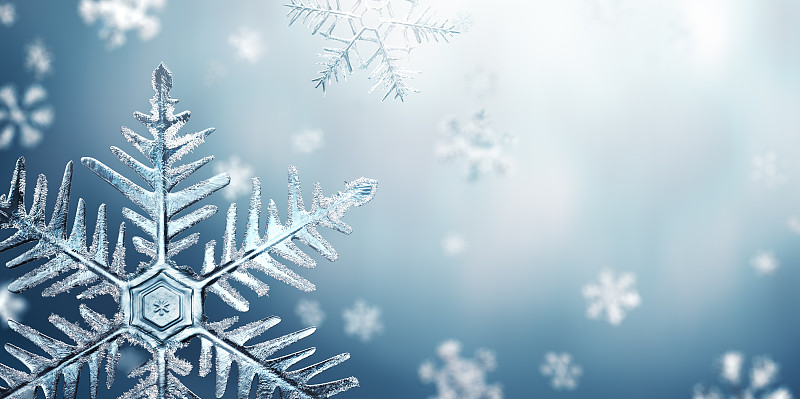 宏观雪花和飘落的散焦雪花