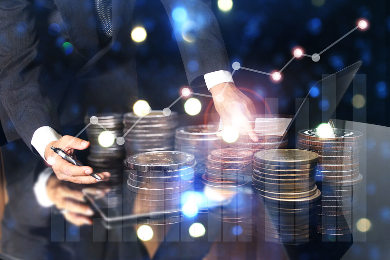 成排的硬币为金融和银行概念