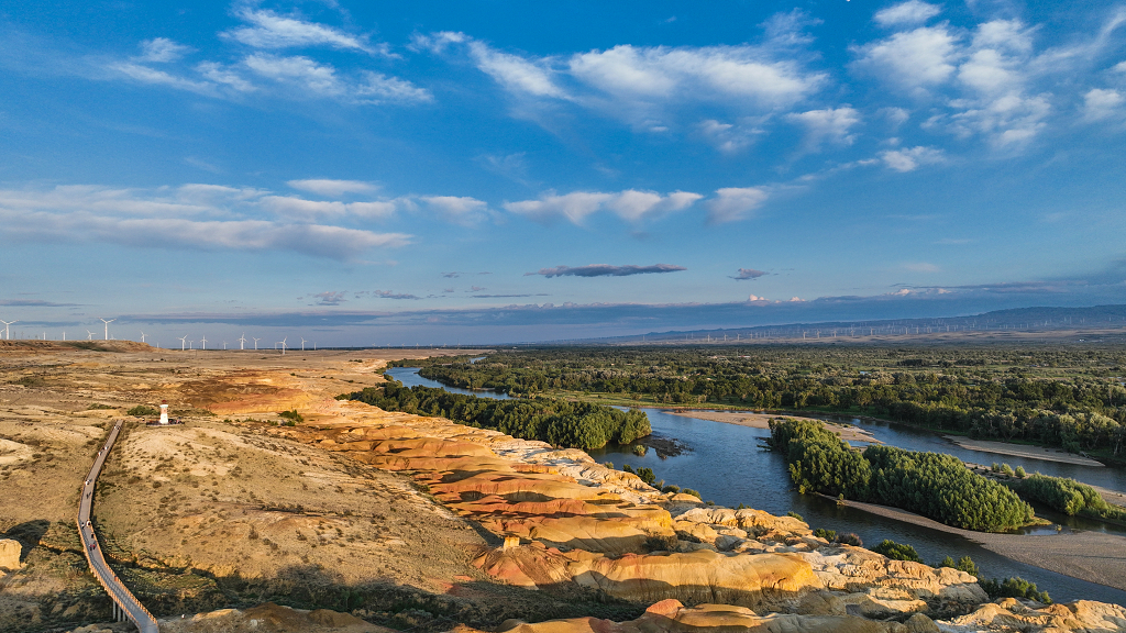 新疆五彩滩五彩丹霞风光