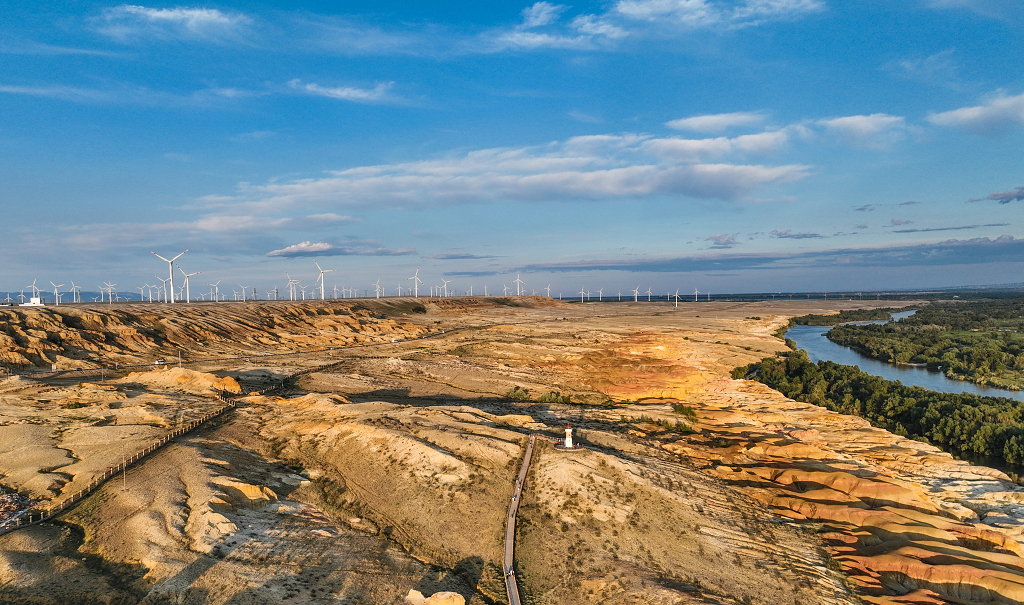 新疆五彩滩雅丹地貌风光
