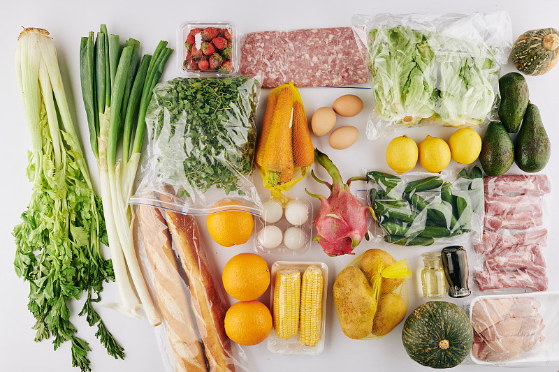 包装供捐赠的食物