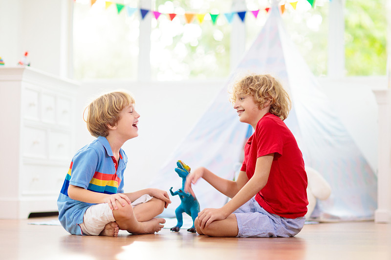 带帐篷的儿童房。孩子的卧室。