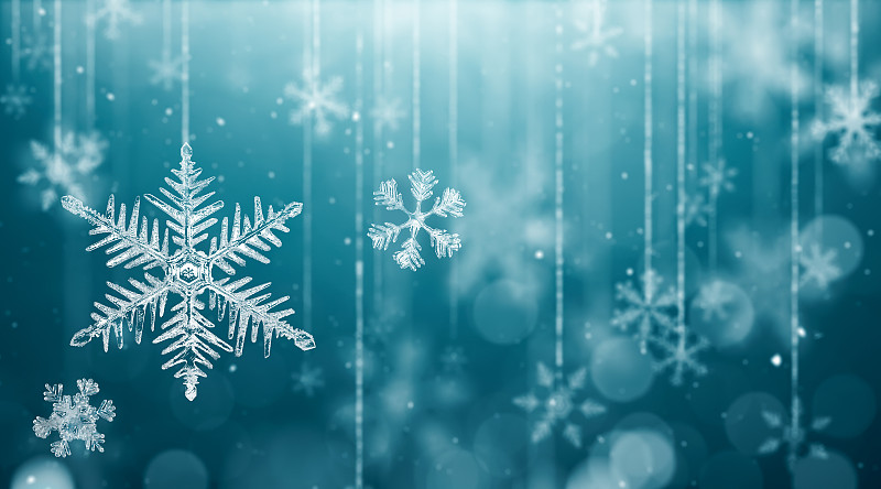 宏观雪花和飘落的散焦雪花