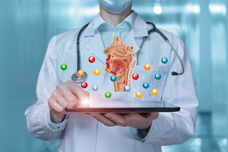 为病人的喉咙和鼻子疾病开维生素复合制剂的概念。