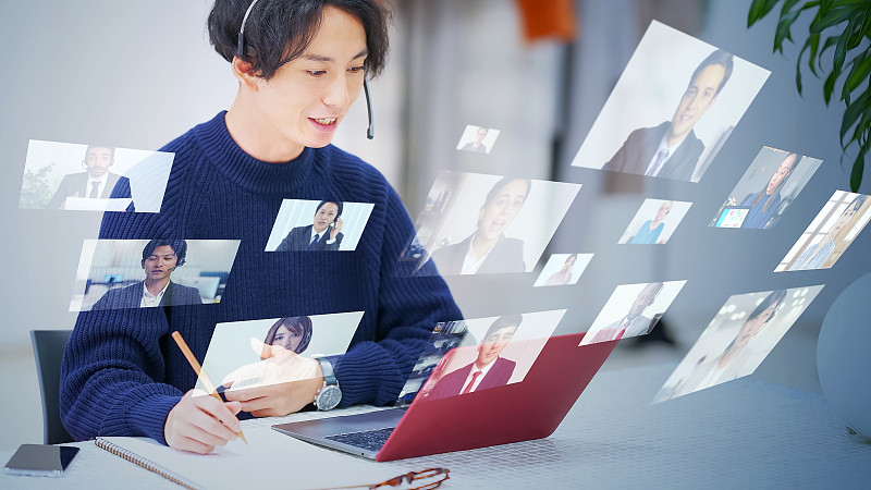 亚洲年轻人参加网络会议。Telemeeting。网络研讨会。分销商。视频博客。