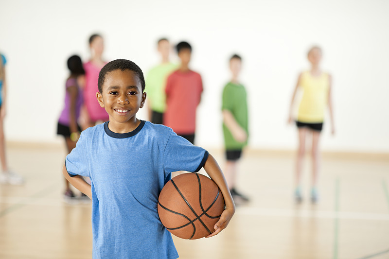 男孩篮球