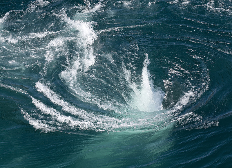 挪威Saltstraumen大漩涡的海潮