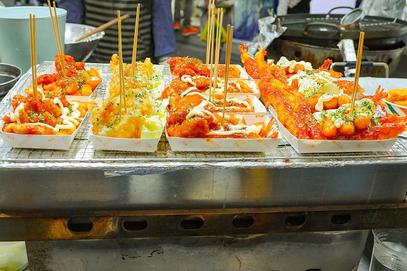 韩国首尔街头的小吃摊