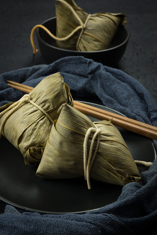 端午节吃粽子或中国传统的糯米团子