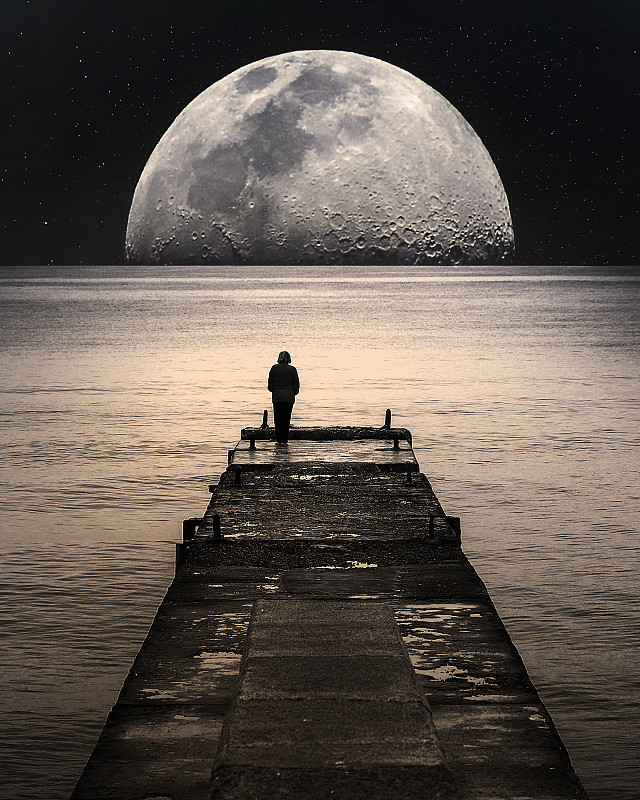 和月亮一对一。幻想