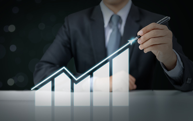 商人呈现上升图，企业成长理念