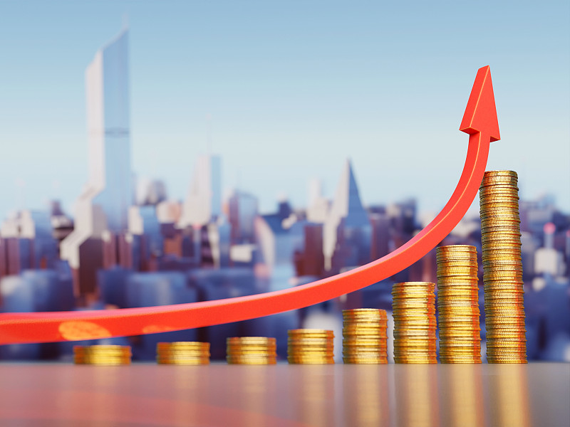 通货膨胀，物价上涨的概念。硬币堆和红色箭头代表生活成本的增加。数字3 d渲染。