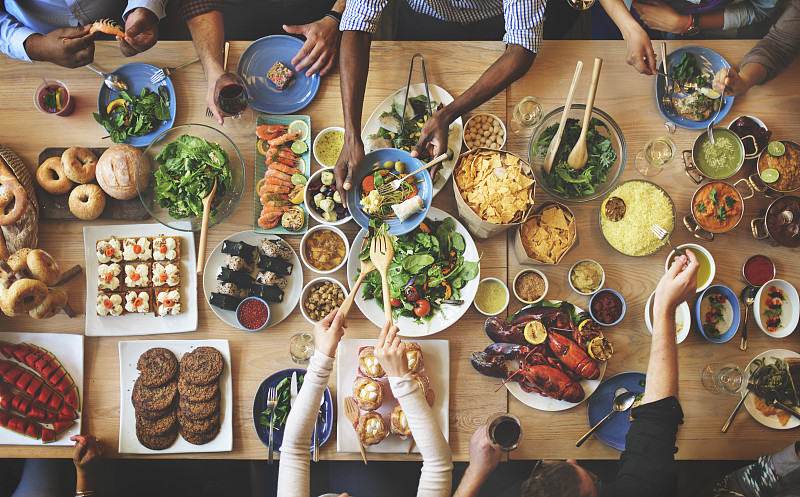 早午餐选择人群用餐食物选择吃的概念