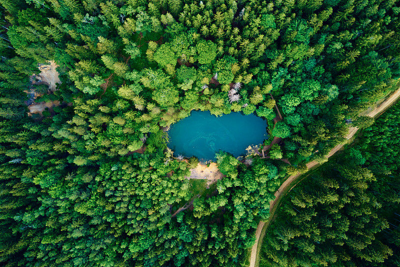波兰蓝色森林湖鸟瞰图