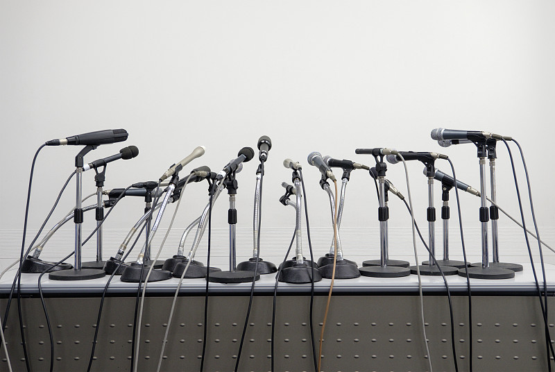 新闻发布会麦克风桌