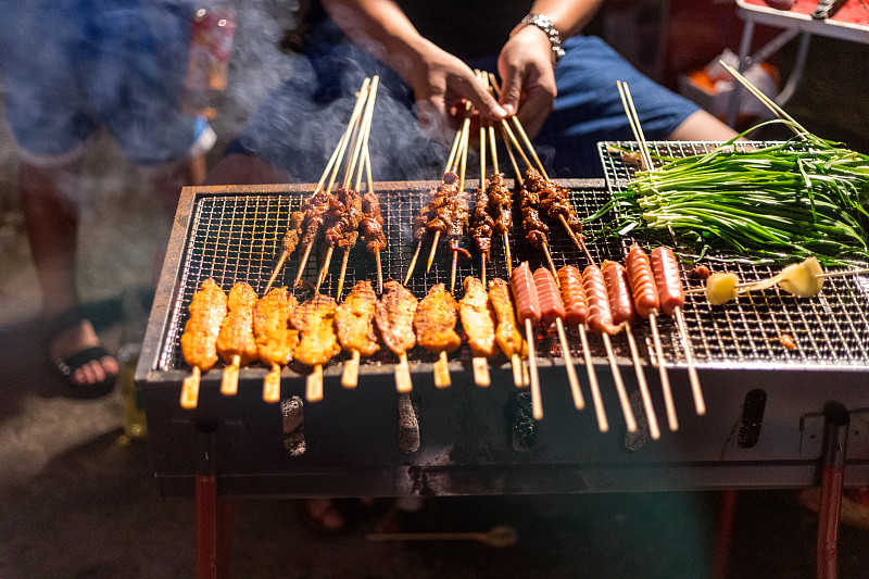 户外烧烤的场景