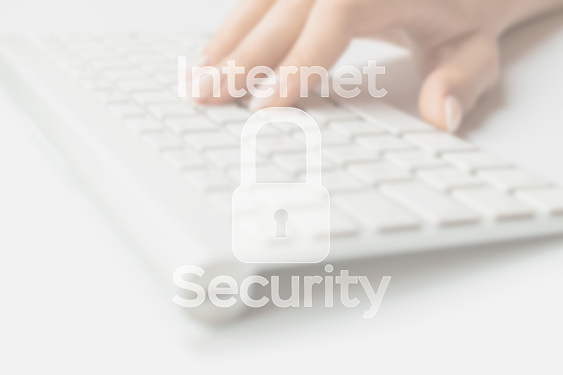 电脑保护。模糊键盘背景上的数据保护符号。商业、技术、互联网和网络安全理念。