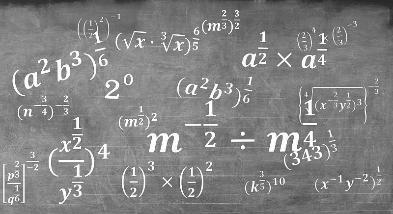 黑板上的数学方程式
