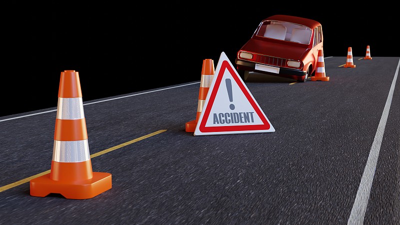 高速公路上的交通锥、事故标志和事故车辆。交通、保险、维修和路况概念