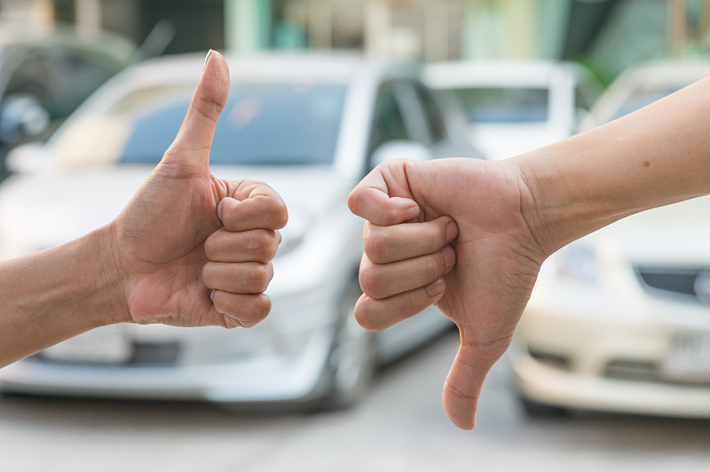 大拇指向上，大拇指向下。喜欢和不喜欢的。是和不是概念。