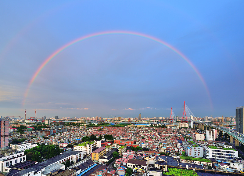 上海景观在戏剧性的天空