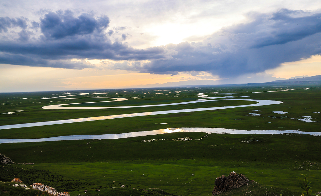 新疆九曲十八弯风光