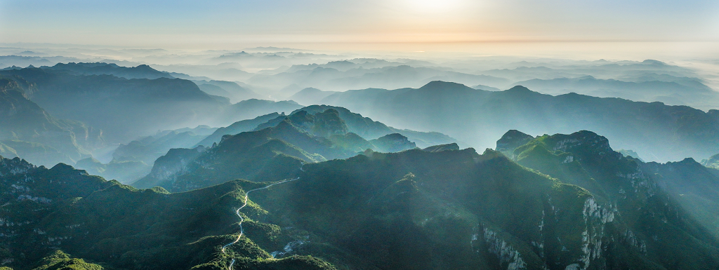 云雾山峰太行山日出自然风光壁纸