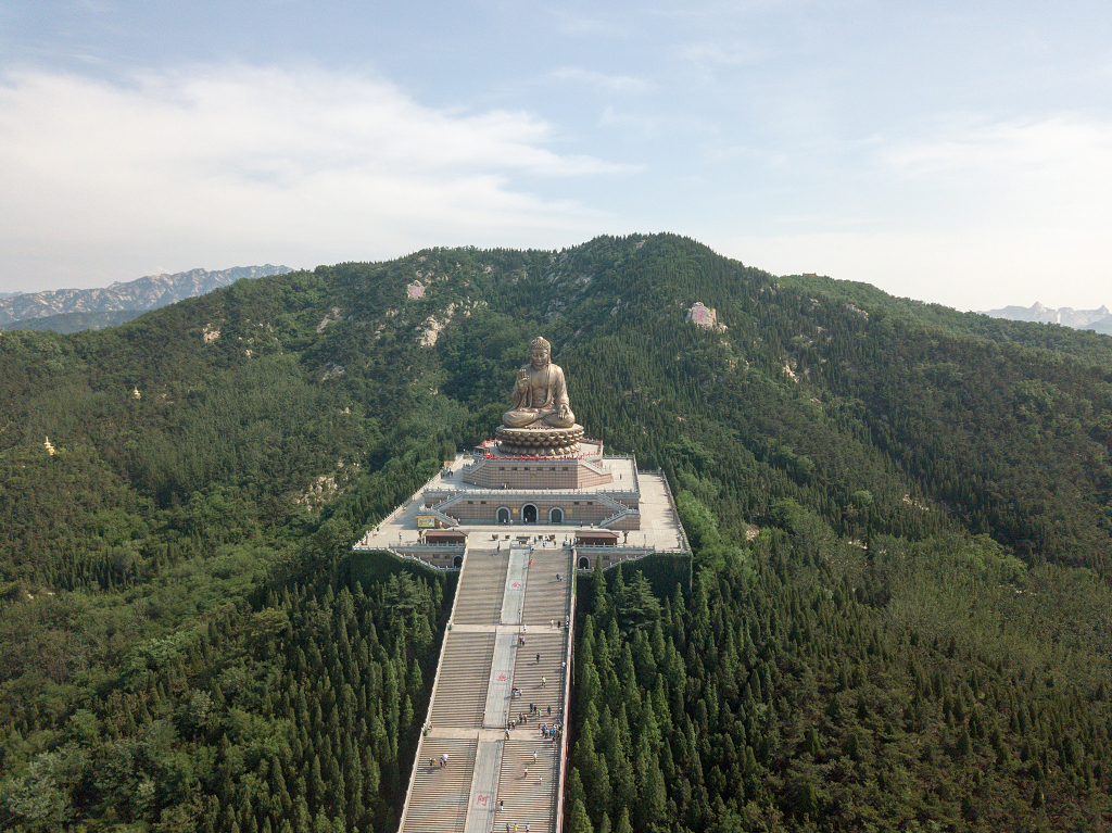 山东龙口南山大佛