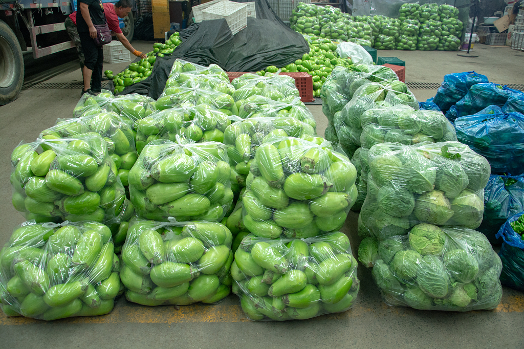 蔬菜批发市场打包好的茄子