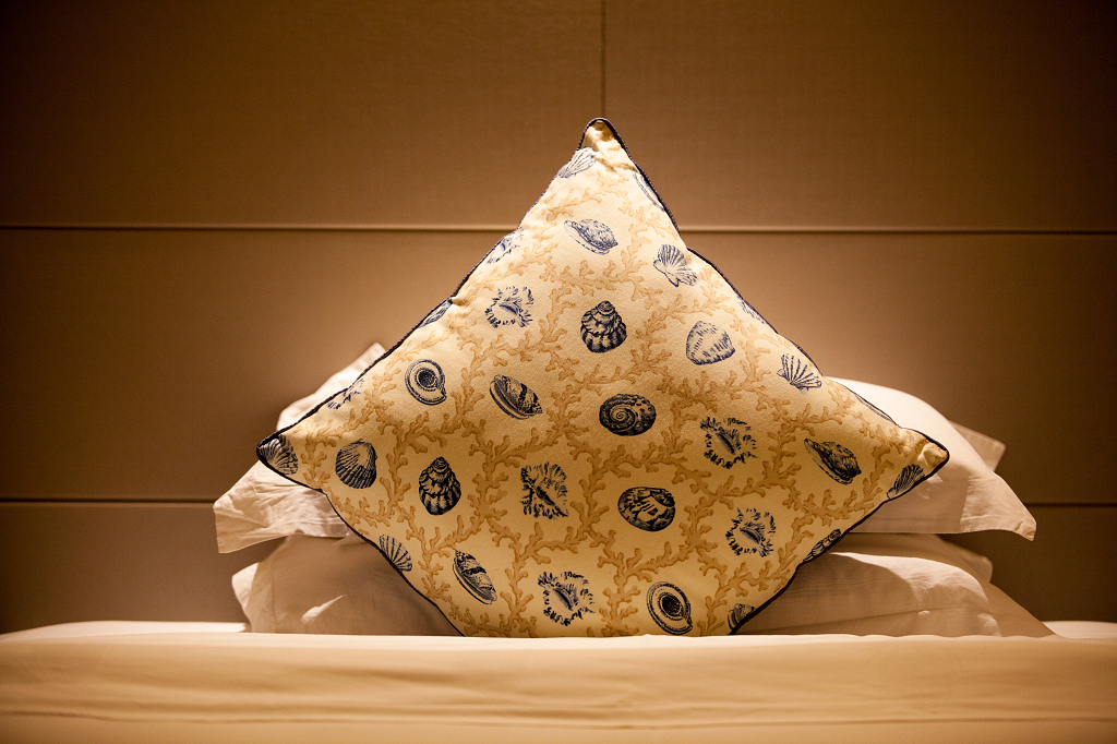豪华酒店客房靠垫