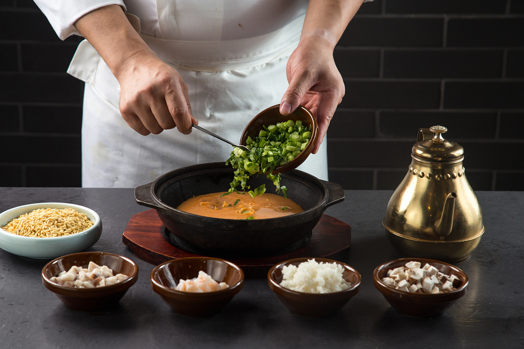 黑底简约贵妃泡饭