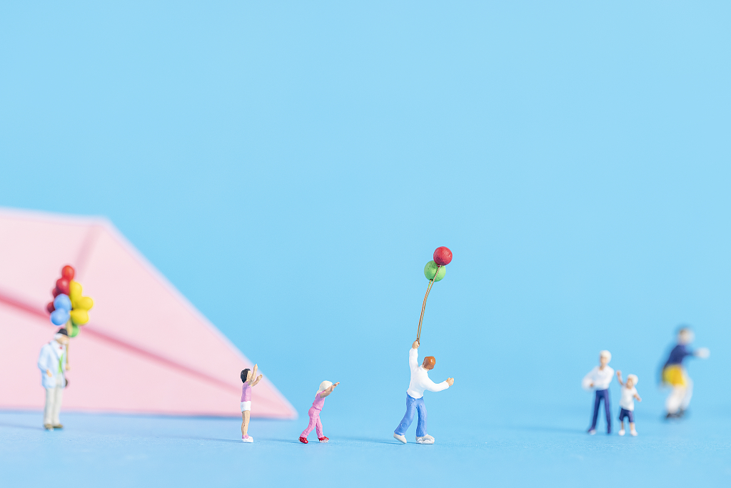 儿童节微缩摄影蓝色背景儿童节图片儿童节静物六一儿童节61儿童节儿童节背景图