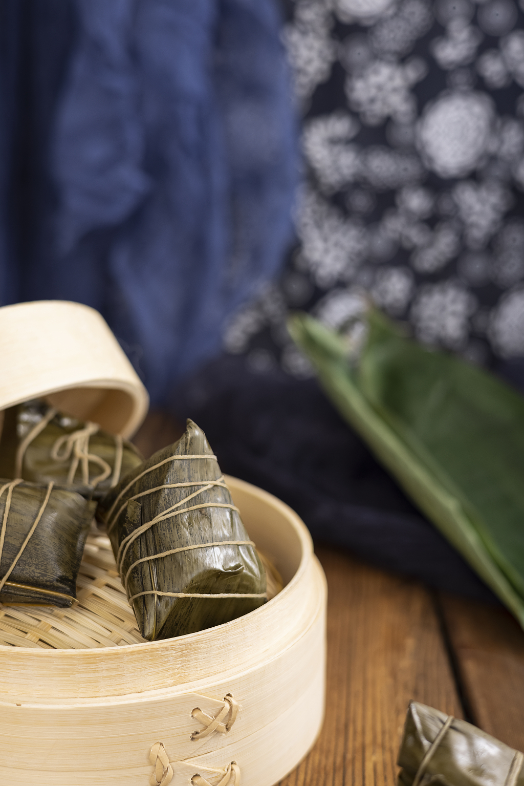 蒸笼里的粽子端午美食端午节图片粽子静物五月初五粽子创意