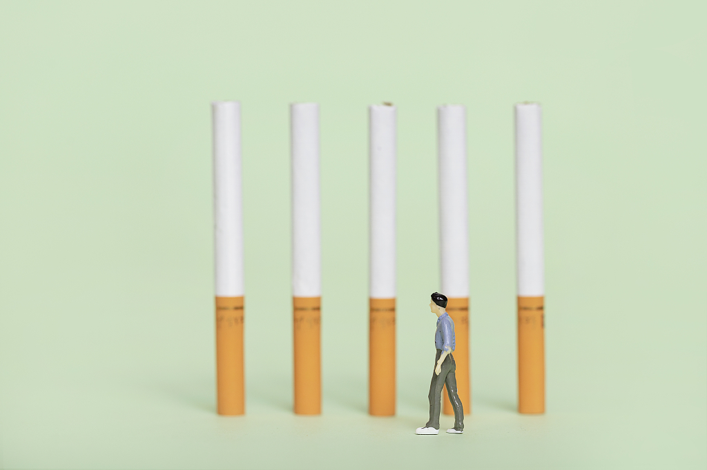 世界无烟日微缩创意图禁烟吸烟有害健康