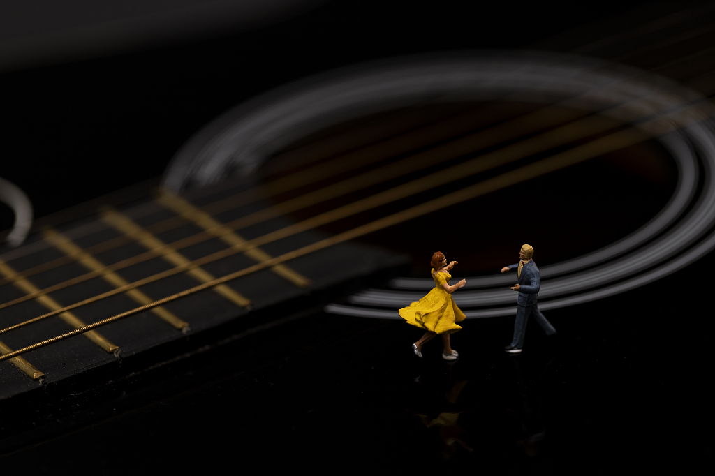 吉他微缩创意热爱音乐木吉他吉他静物吉他细节特写