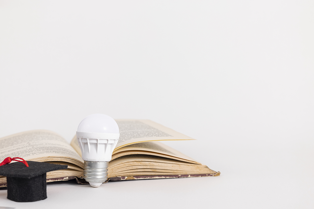 灯泡图书创意环保环保素材节能减排低碳创意