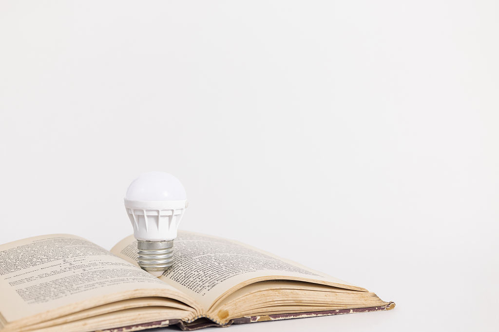 节能灯图书创意环保环保素材节能减排低碳创意