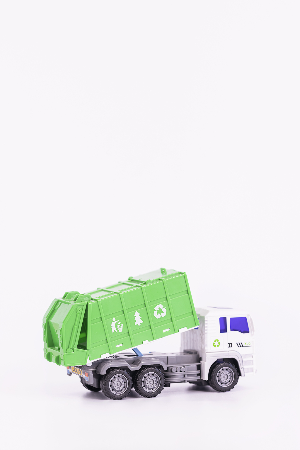 城市垃圾转运车图片环保素材节能减排低碳创意