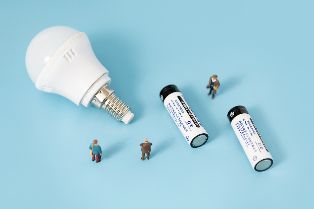 电池节能灯创意环保环保素材节能减排低碳创意