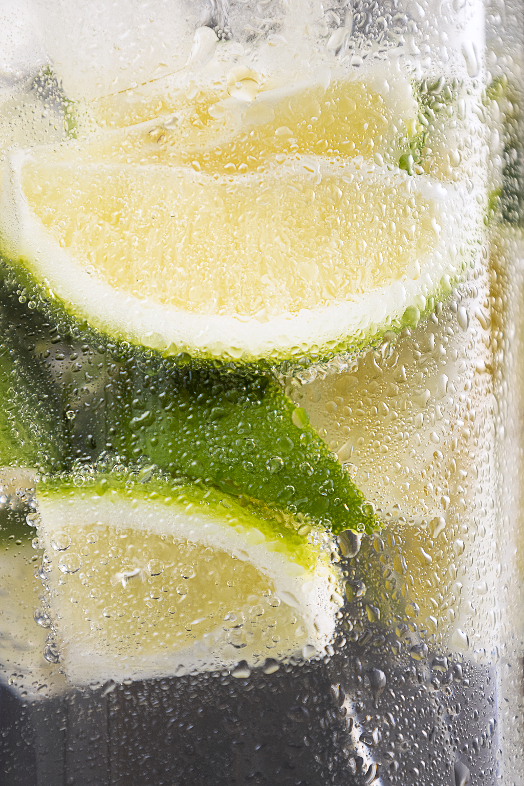 柠檬冰爽气泡水微距特写图片冷饮图片夏天饮品夏日清爽