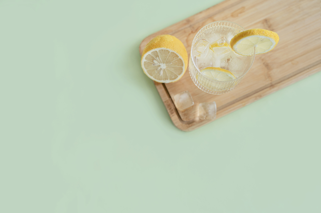 柠檬冰块夏天绿色背景冷饮图片夏天饮品夏日清爽