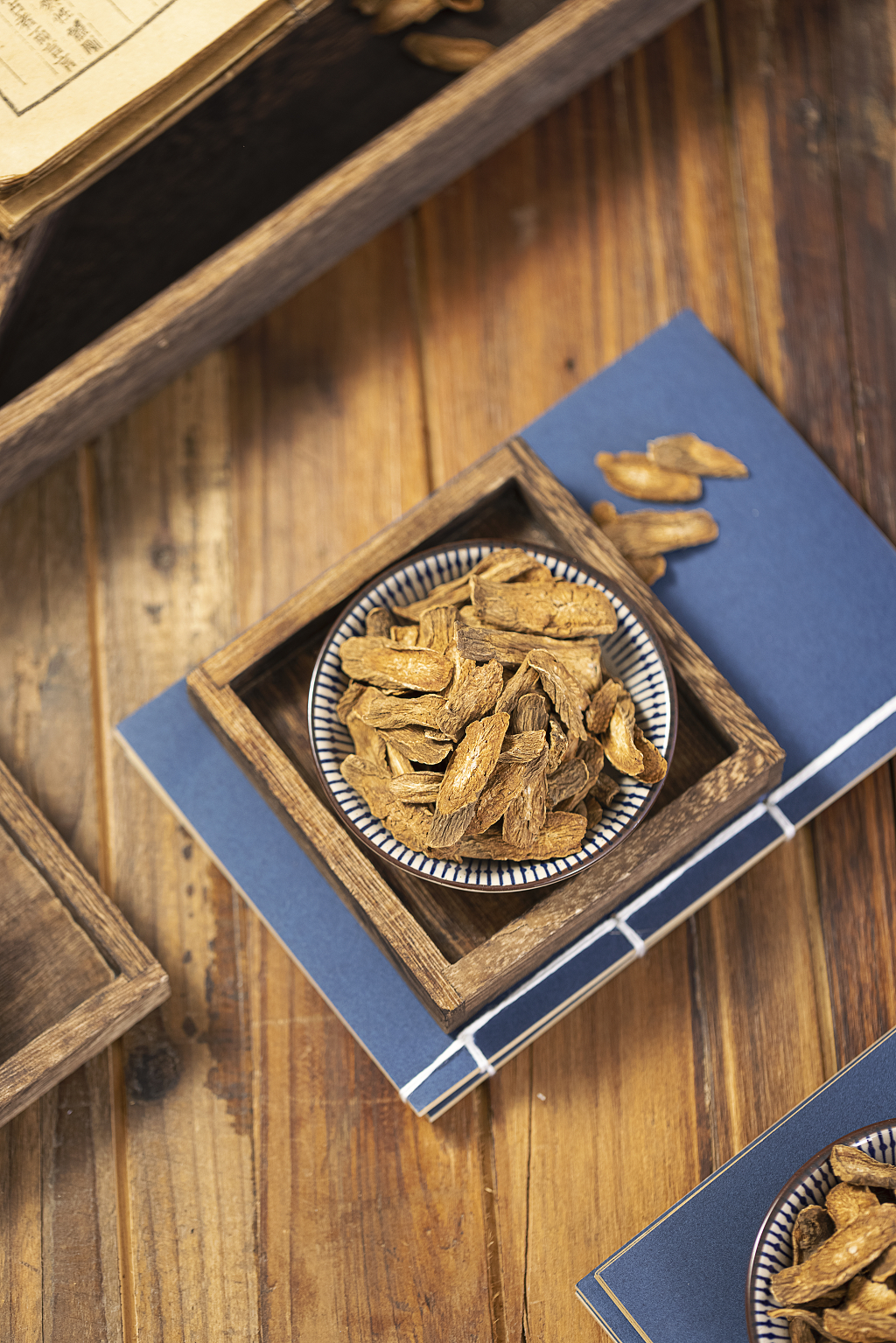 牛蒡中药材中式海报中医中药图片医师节国医节