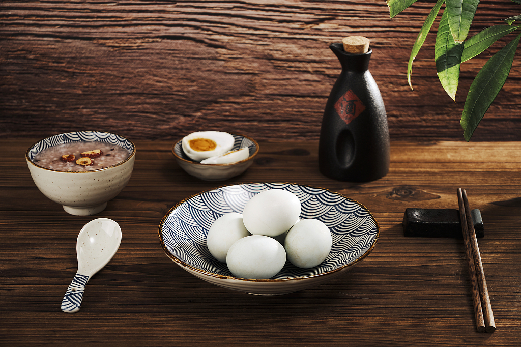 国风端午节风味可口咸鸭蛋静物