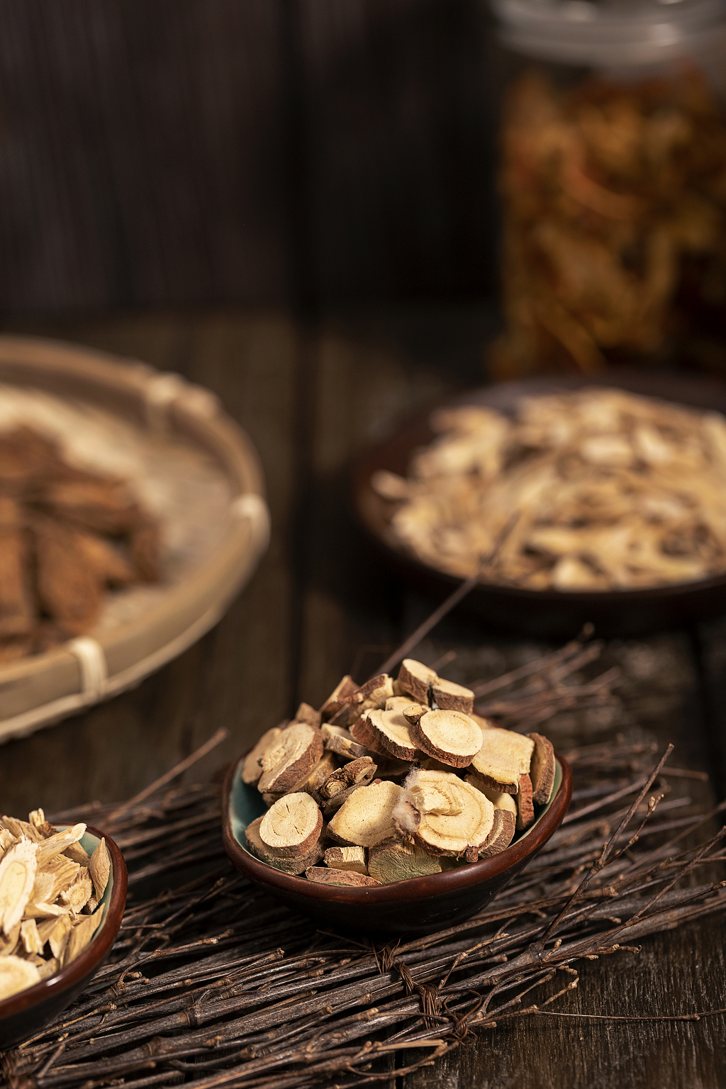 中药材国医节暗调海报中医中药图片医师节国医节