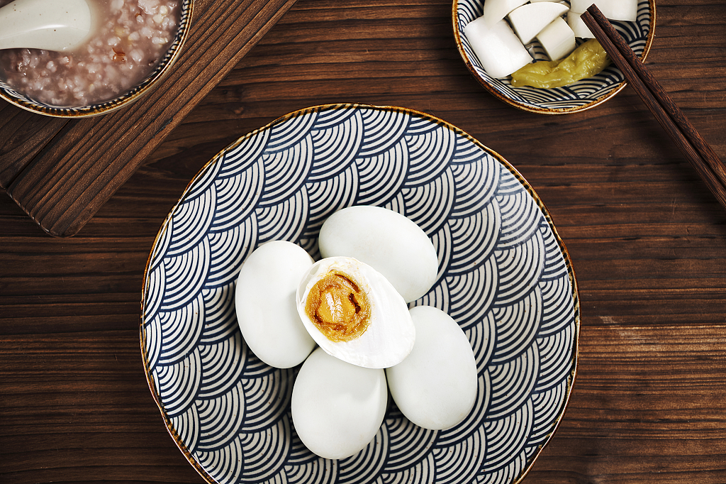 国风端午节风味可口咸鸭蛋静物