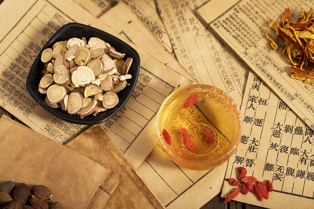 枸杞茶中式风格冬季养生中医中药图片医师节国医节