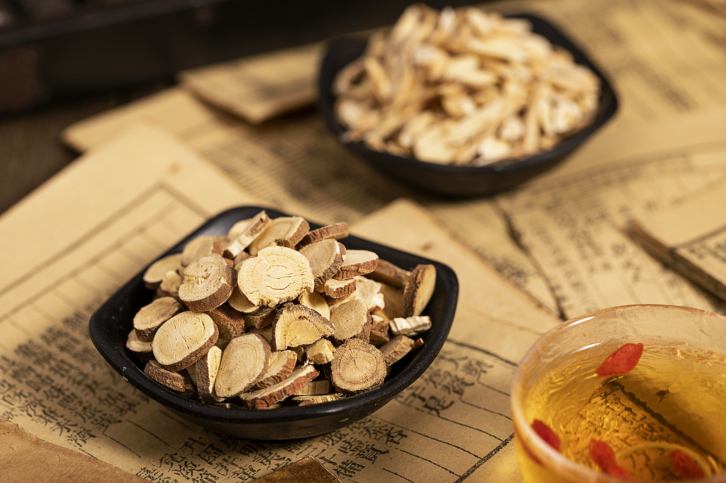 黄芪甘草中药材海报中医中药图片医师节国医节