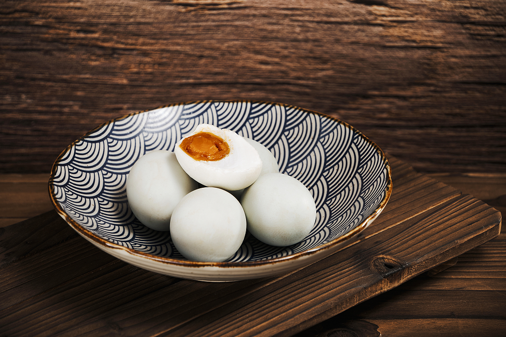 国风端午节风味可口咸鸭蛋静物